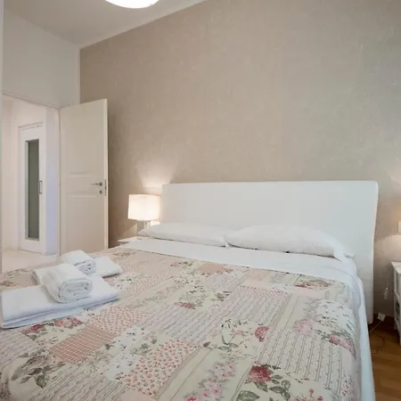 Housmart Berengario 22 Apartmán *