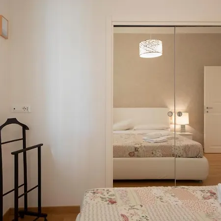 Housmart Berengario 22 アパート ボローニャ